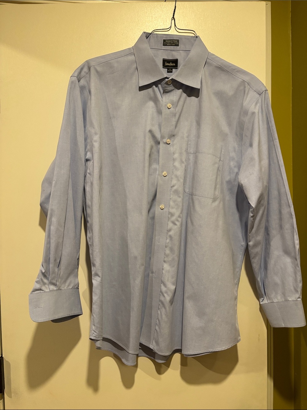 Neiman Marcus Light Blue Men's Dress Shirt - Point Collar